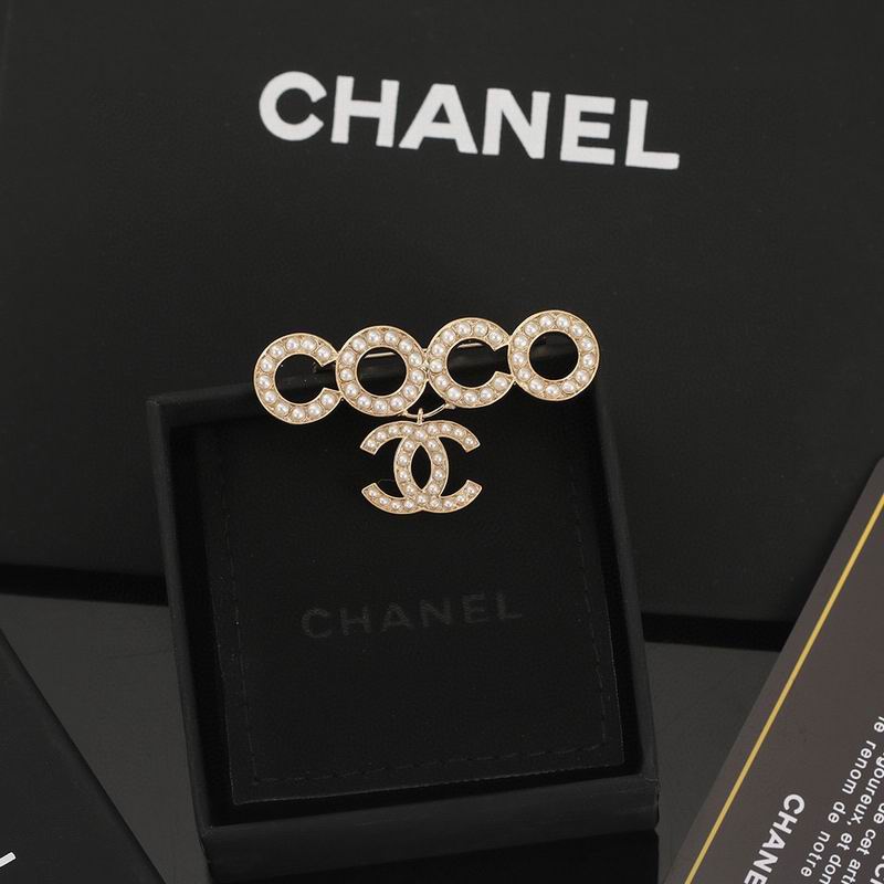 Chanel Brooch 3lyx250